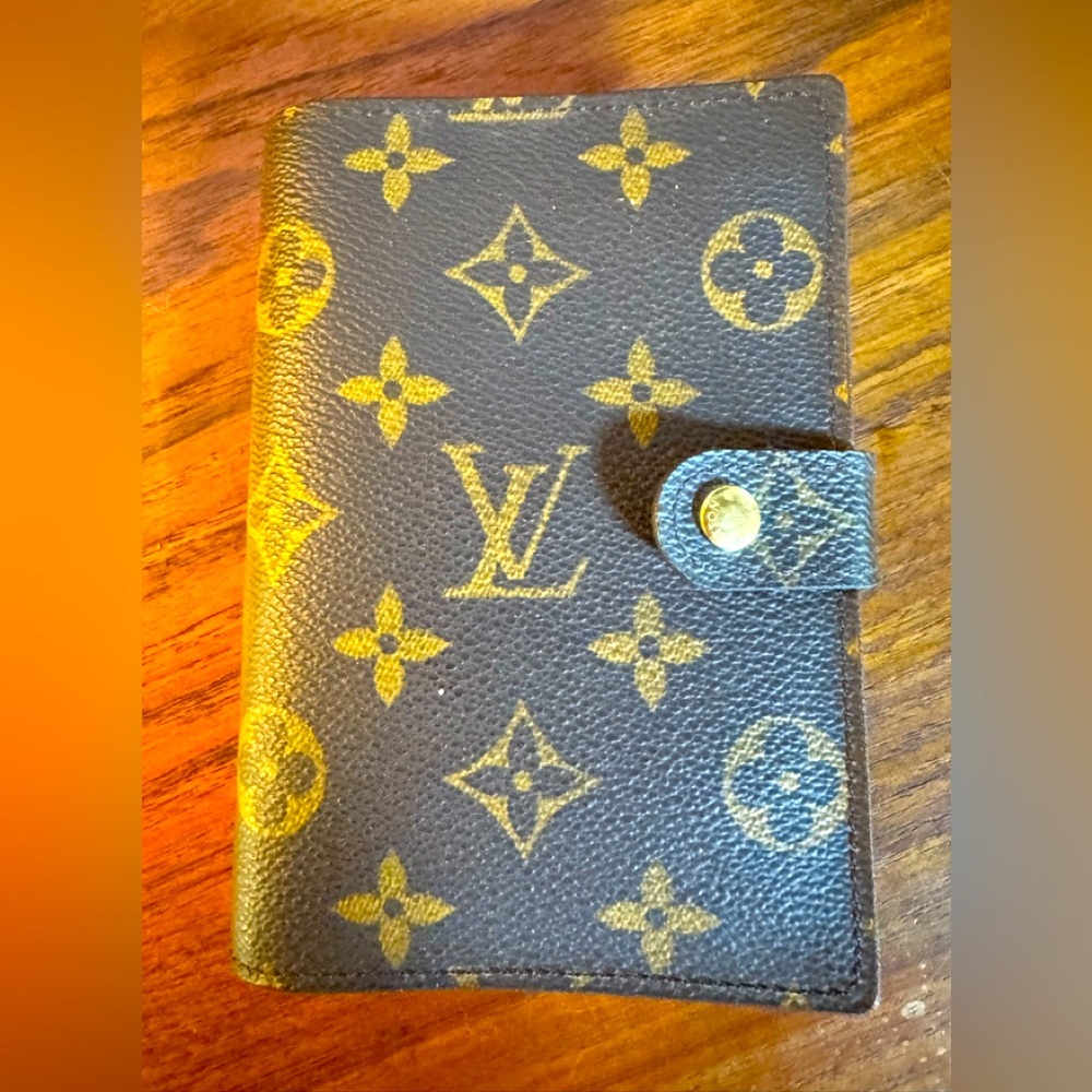 Louis Vuitton Black and Gold Monogram agenda book with Card Holder, papers